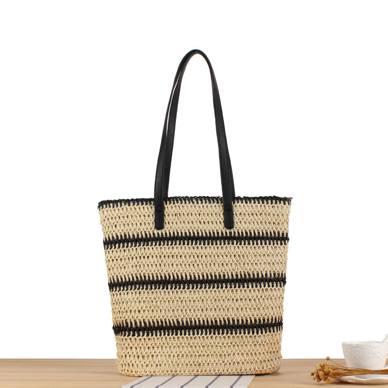 Elegant beach bag with modern stripes Stornfield