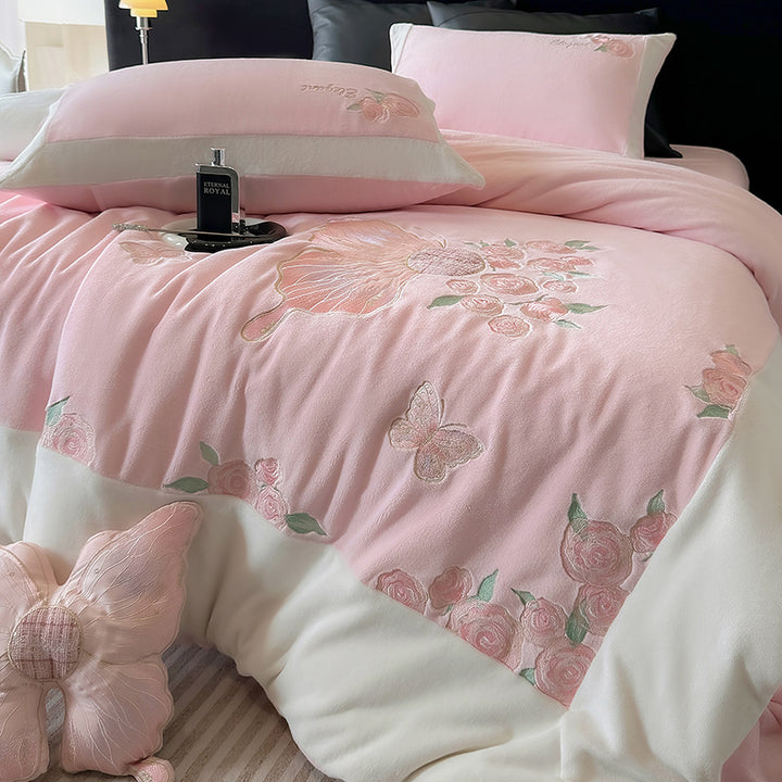 Luxurious quilted bedding set made of microfiber with floral relief and reversible design