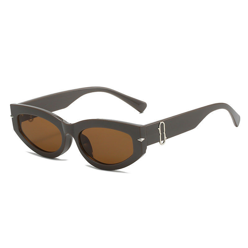 Retro-Inspired Cat-Eye Sunglasses with Bold Frame Stornfield
