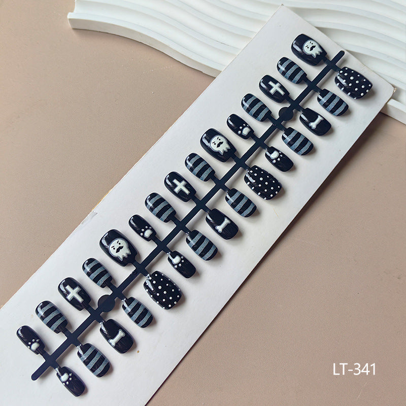 Artificial fingernails in creative Halloween design Stornfield