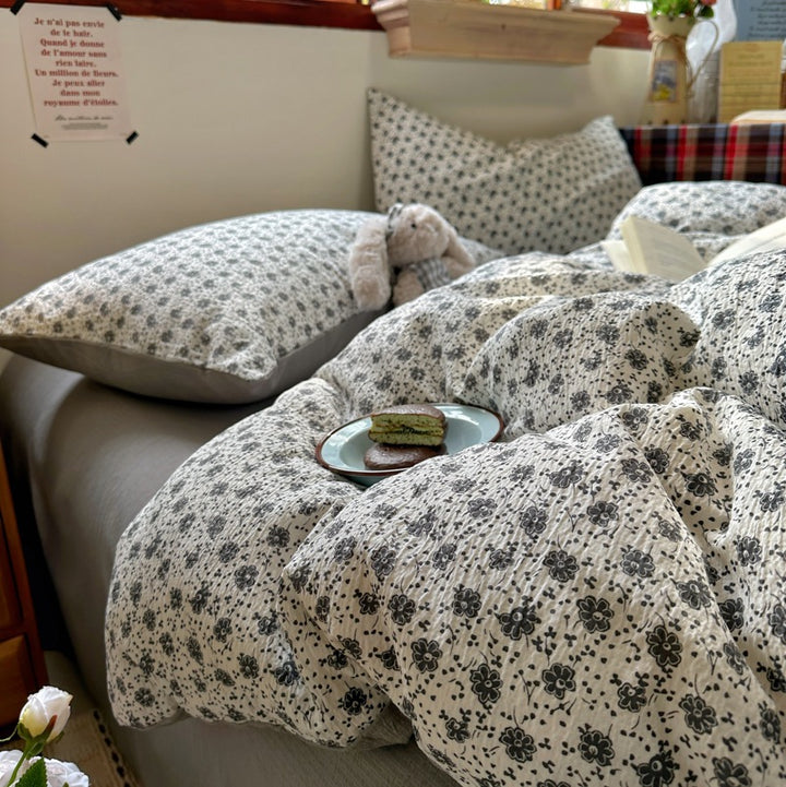 Floral Patterned Quilted Bedding Set