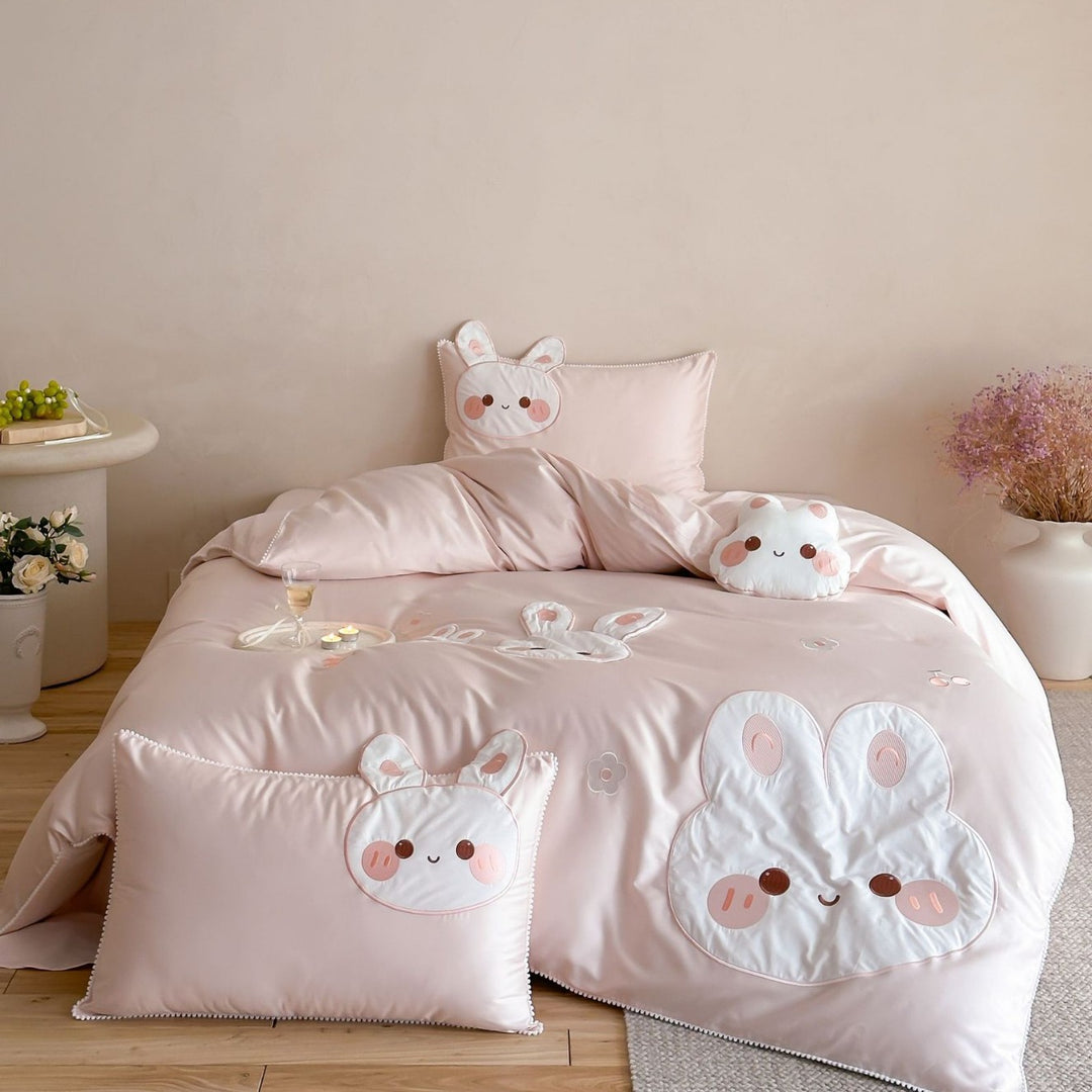 Children's bedding set with cute bunny appliqués