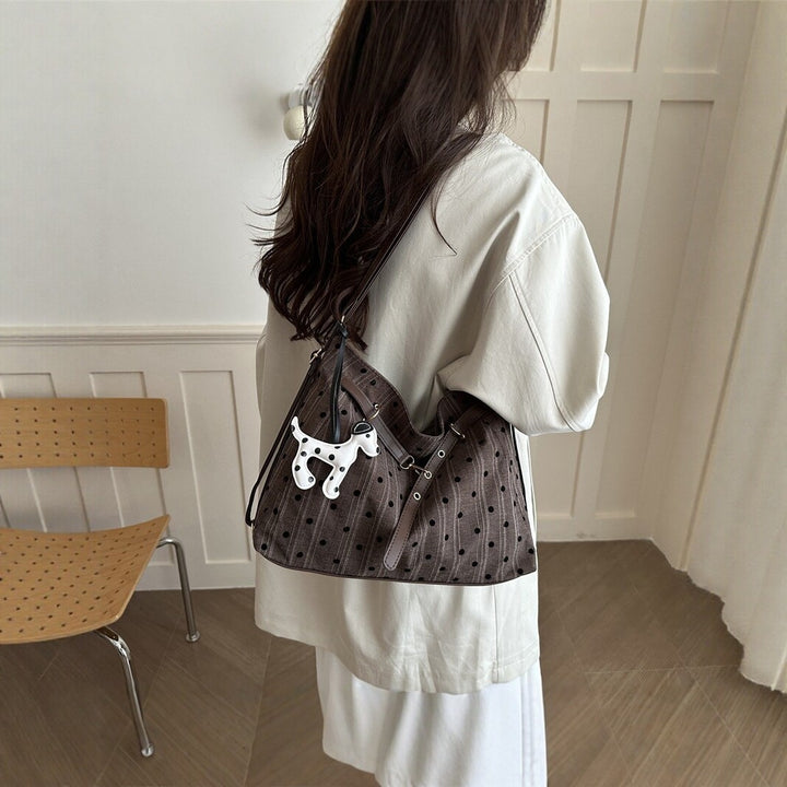 Sleek and Functional Shoulder Bag