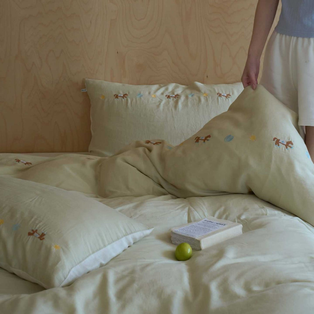 Embroidered cotton bedding set