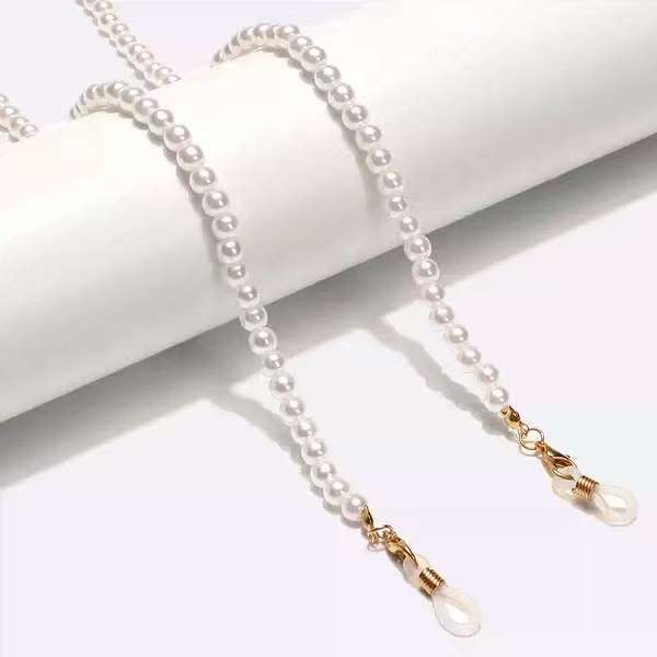 Elegant Pearl Glasses Holder Chain Stornfield