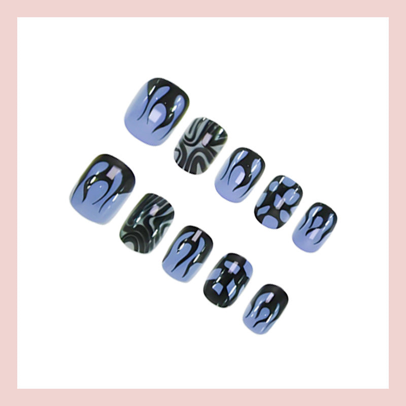 Artificial nail set with striking geometric designs Stornfield