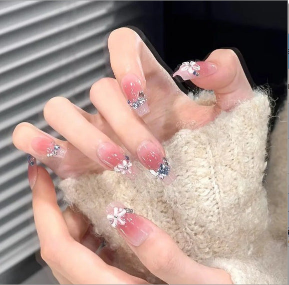 Glamorous nail art with pearls and glitter Stornfield