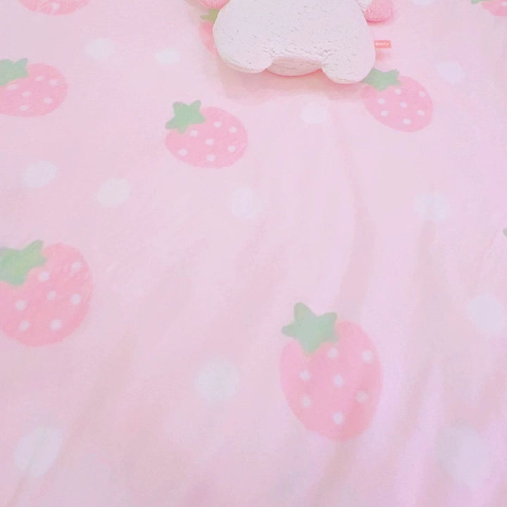 Cute Strawberry-Themed Plush Blanket