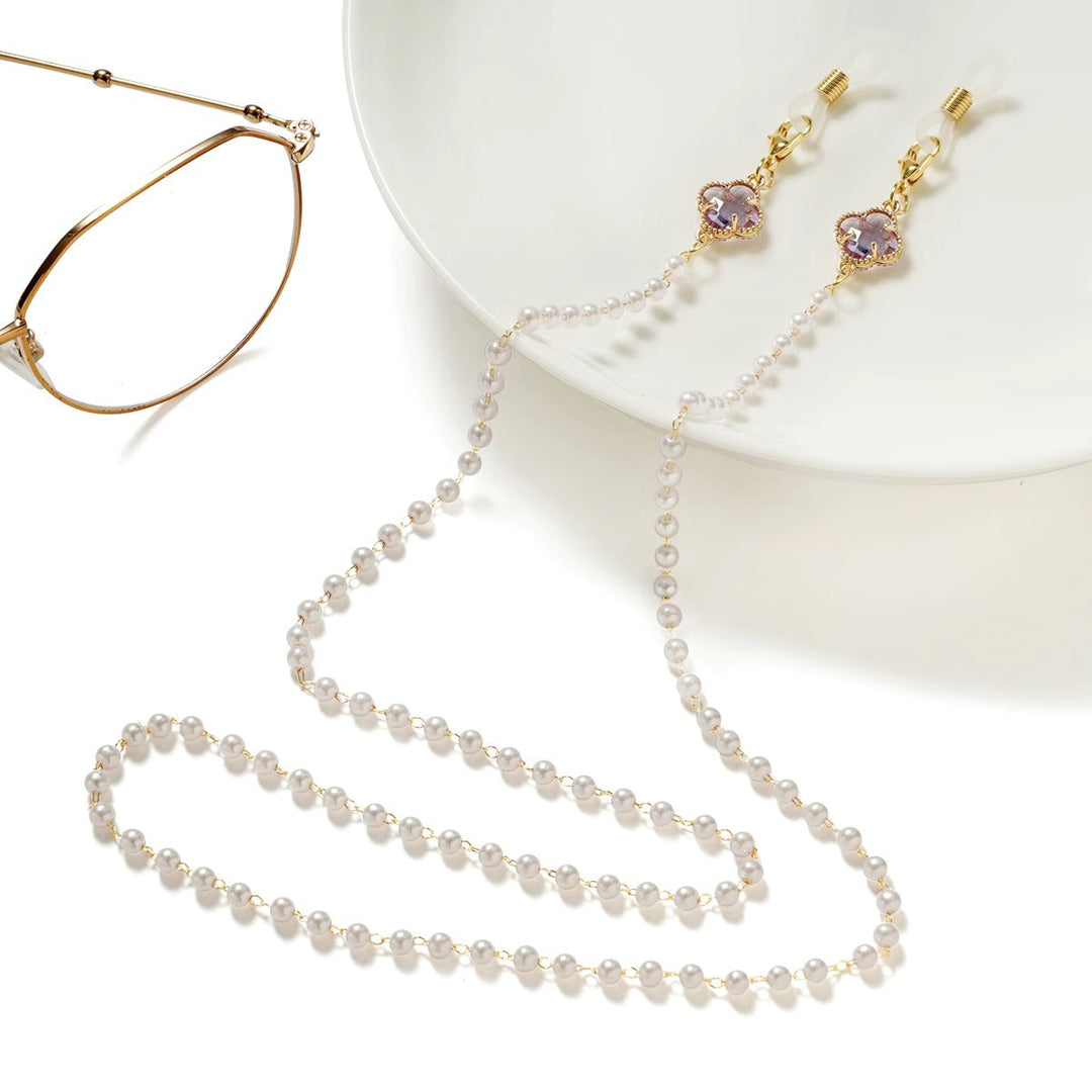 Elegant glasses holder chain with pearl accents Stornfield