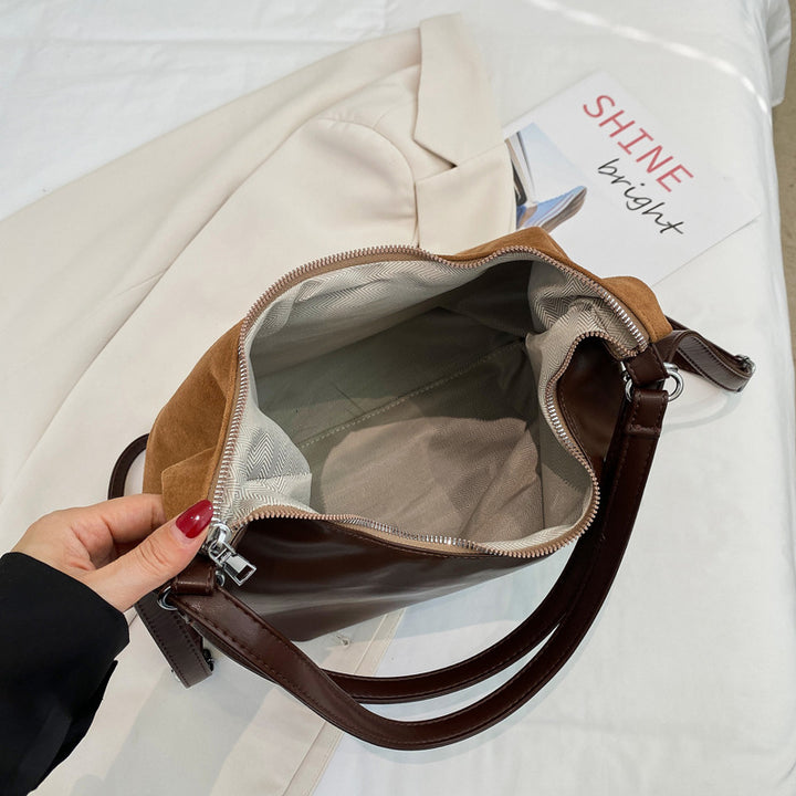 Shoulder bag with playful bear motif Stornfield