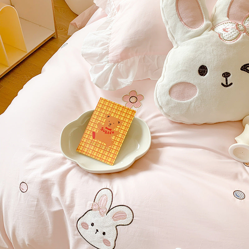 Children's bedding set with ruffles and appliquéd bunny motif