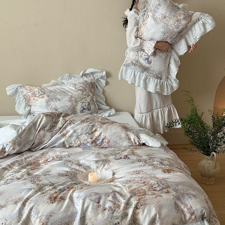 Playful cotton satin bed linen set with ruffled hem and vintage animal print