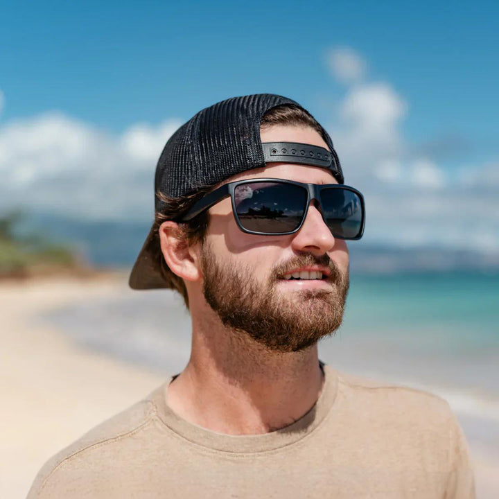 Men's sporty sunglasses with highly reflective lenses and elastic frame Stornfield