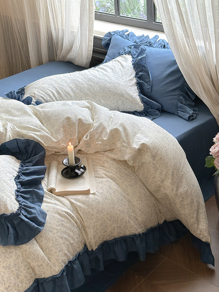 Vintage romantic bedding set with ruffled hem and floral pattern