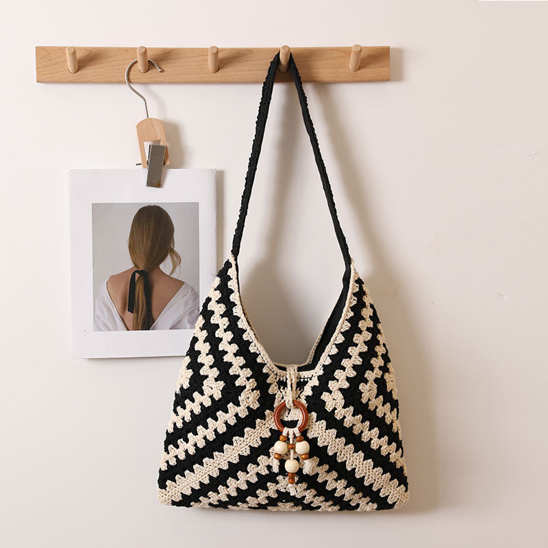 Handmade macrame shoulder bag with playful pendant Stornfield