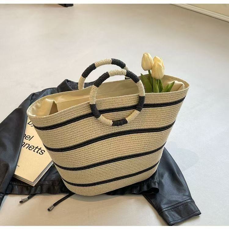 Elegant and Spacious Beach Bag Stornfield