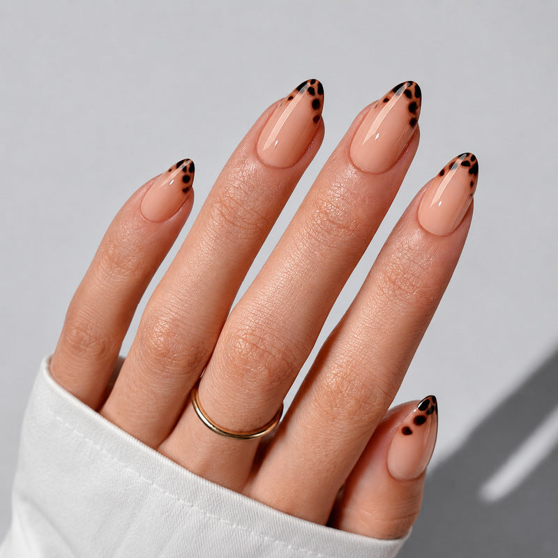 Elegant Press-On Nails with Animal Accents Stornfield