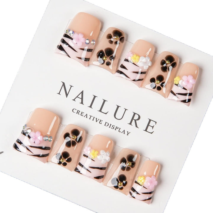 Artistic Decorative Press-On Nail Set