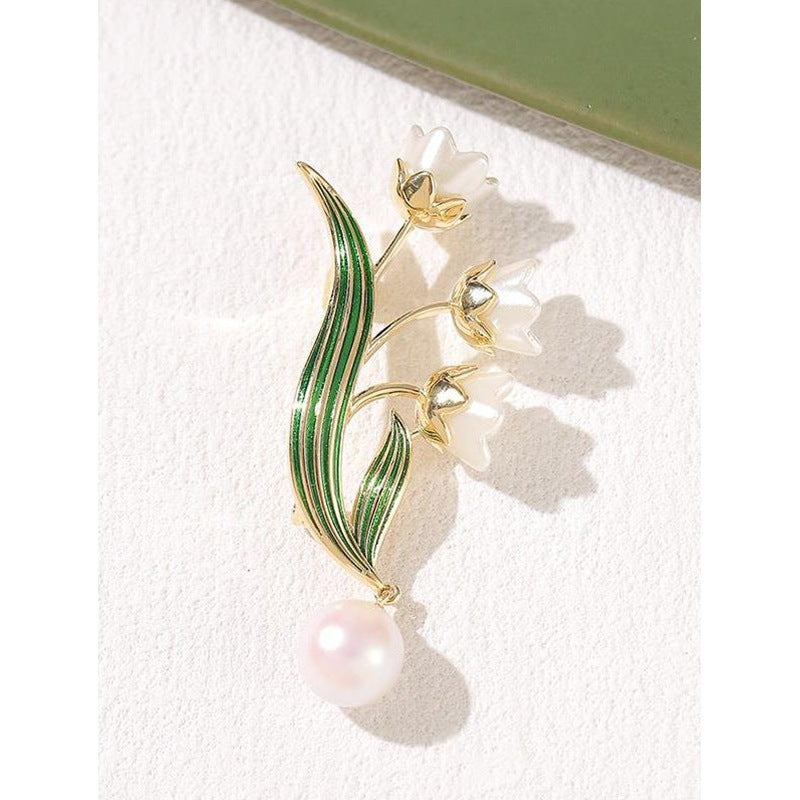 Elegant flower brooch with pearl pendant Stornfield