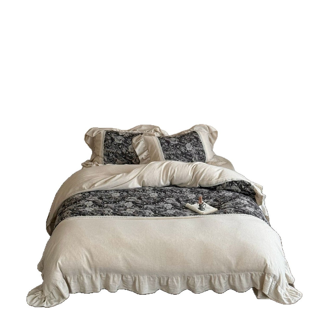 Romantic bedding set made of linen-cotton blend with ruffle and floral jacquard