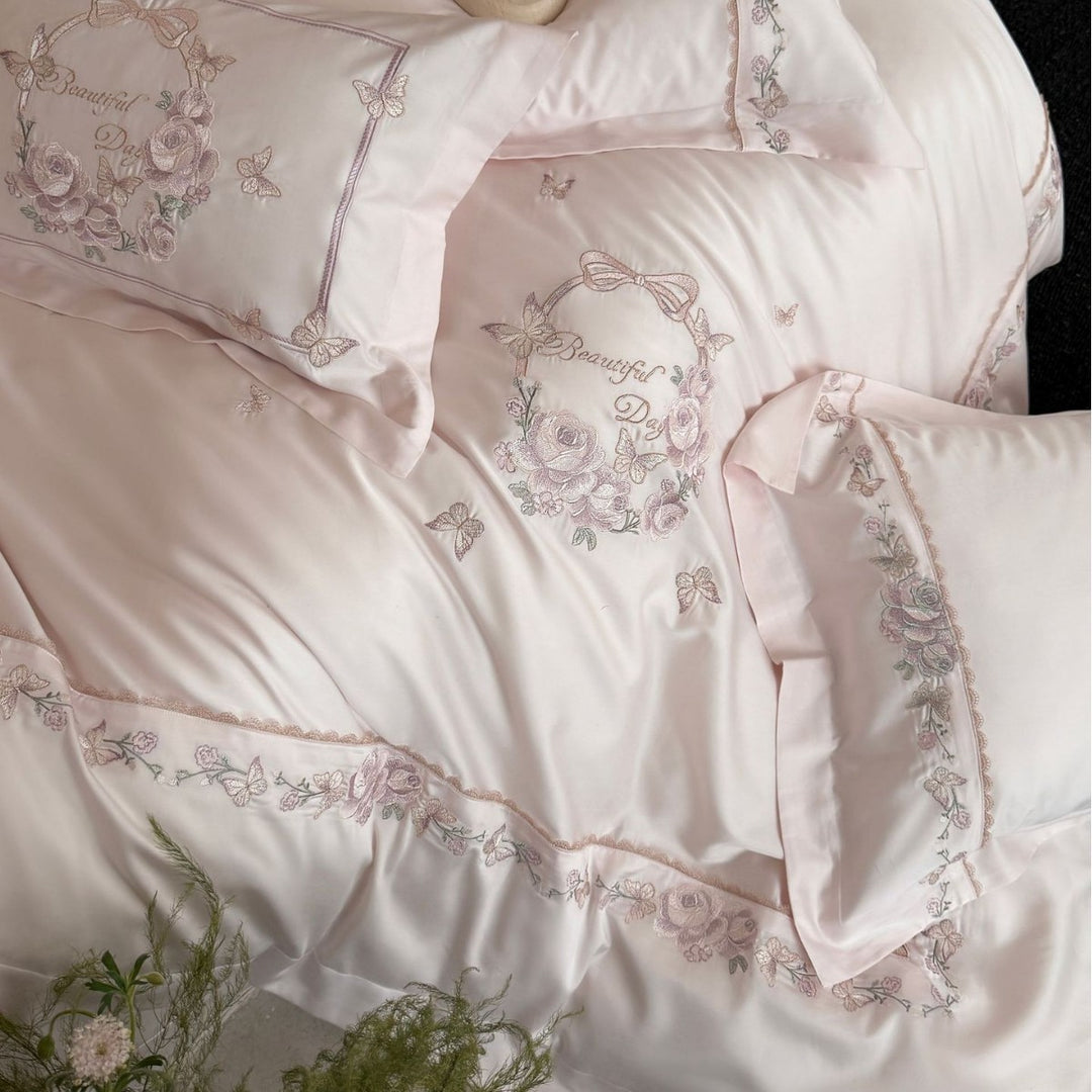 Embroidered Satin-Effect Luxury Duvet Cover Set with Floral Wreath and Pillow Shams