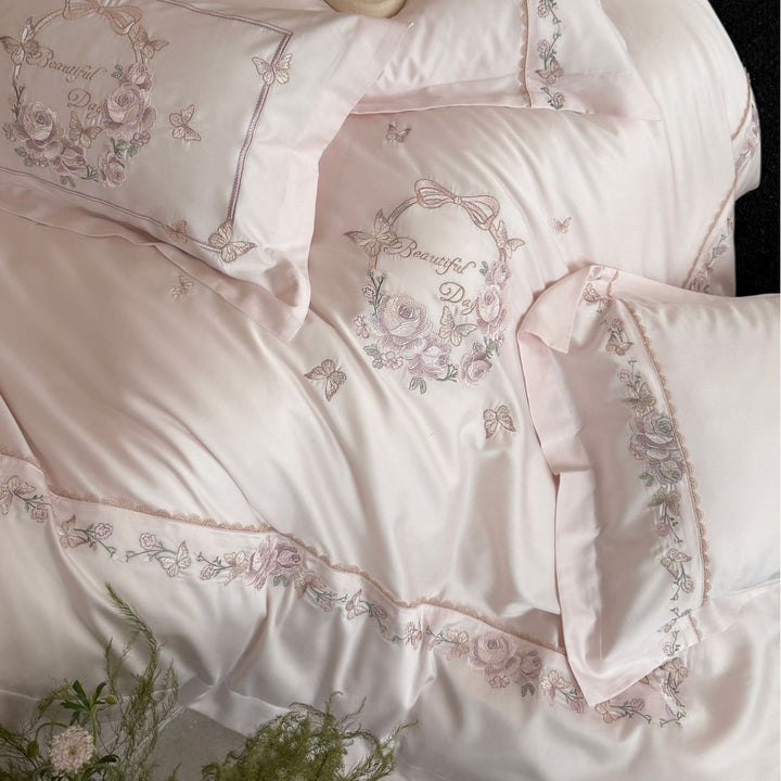 Embroidered Satin-Effect Luxury Duvet Cover Set with Floral Wreath and Pillow Shams