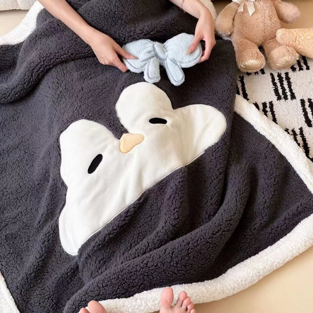 Cuddly Sherpa children's blanket with appliquéd cloud motif and teddy lining