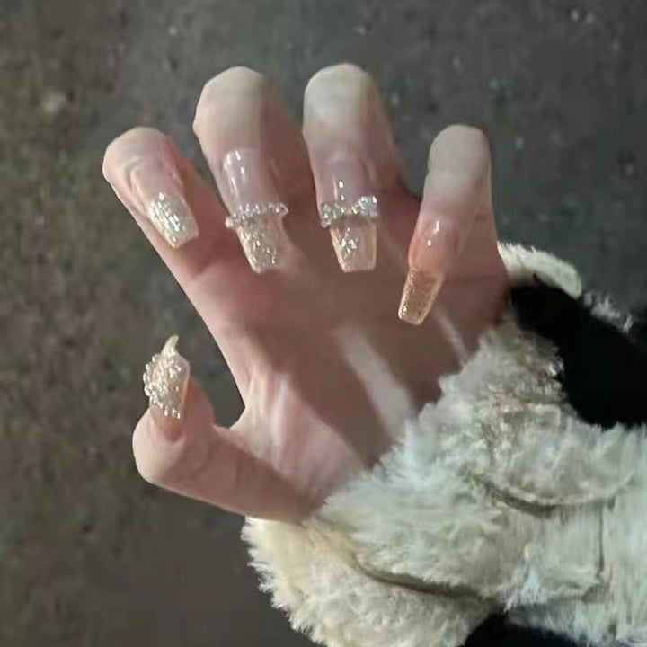 Elegant and sparkling artificial nails Stornfield