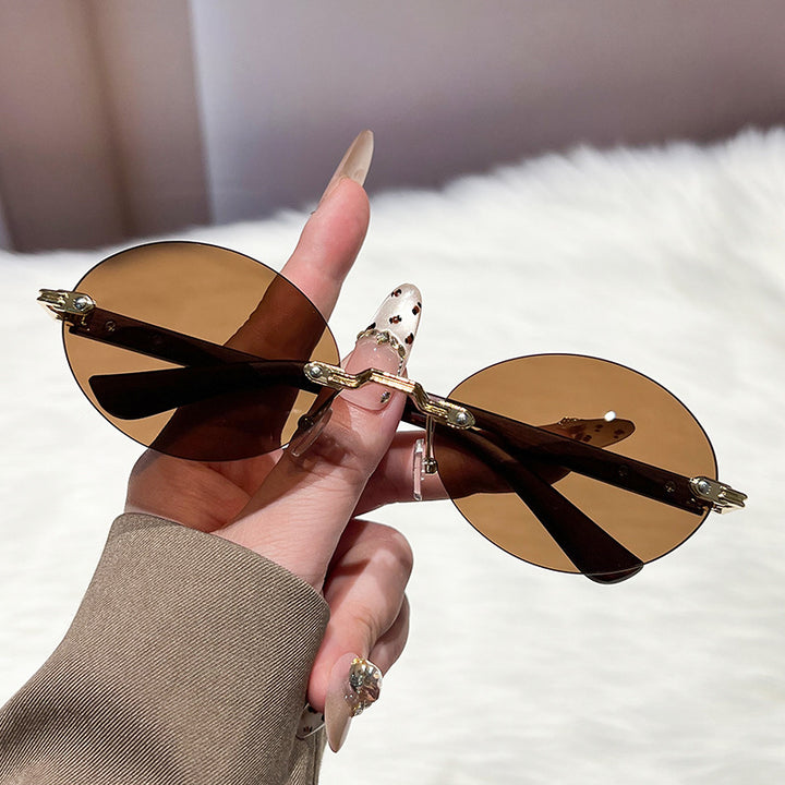 Ladies fashionable and elegant sunglasses with oval design Stornfield