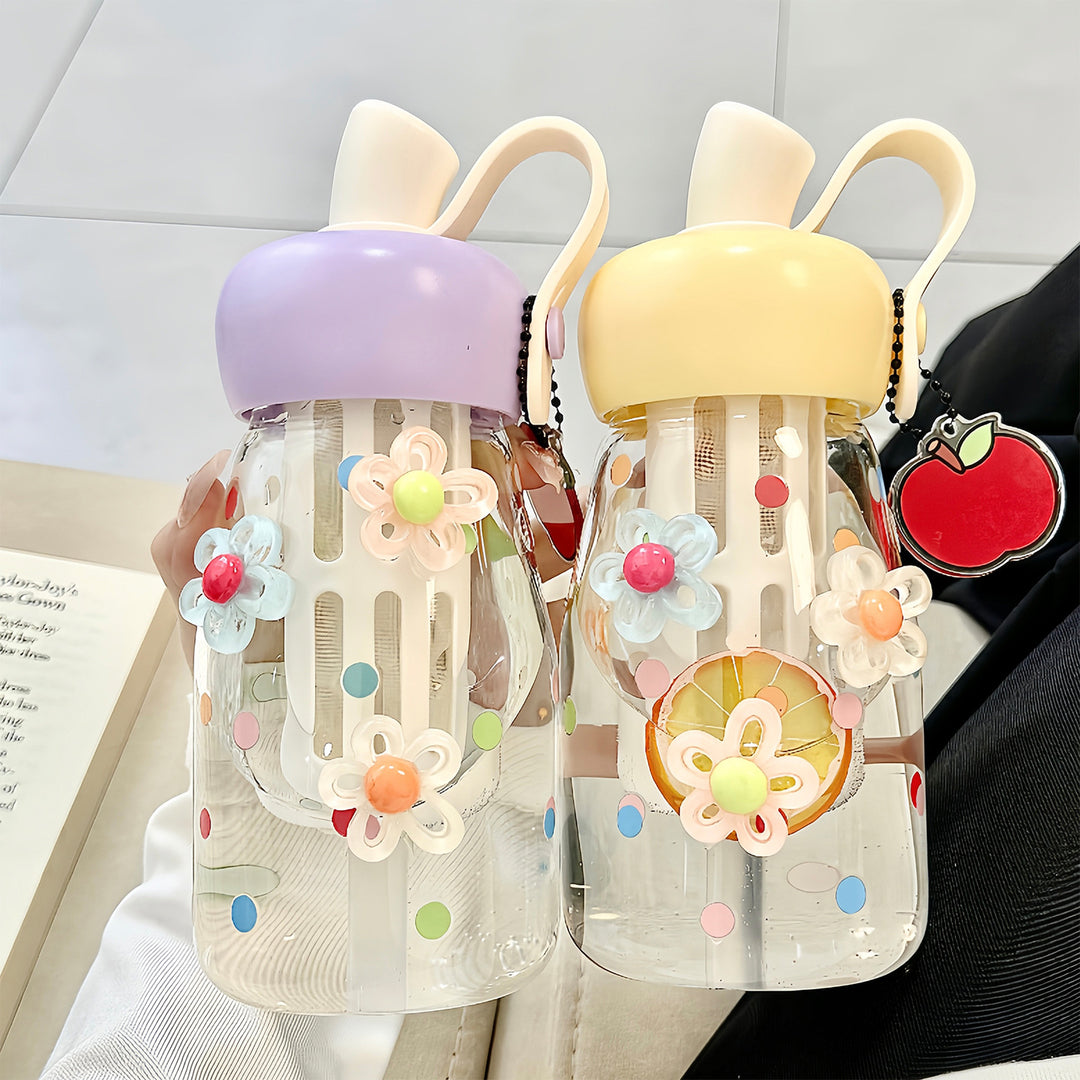 Women's water bottle with integrated fruit filter and practical carrying handle Stornfield