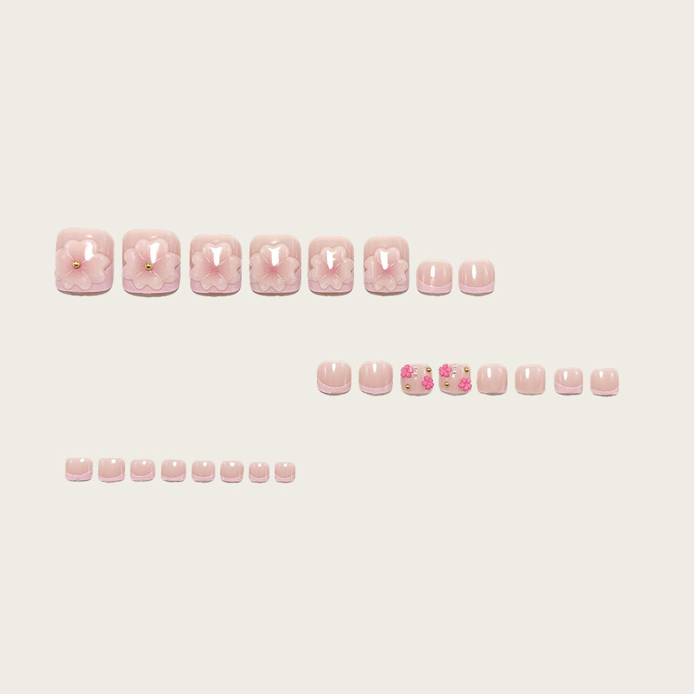 Nail art with floral accents Stornfield