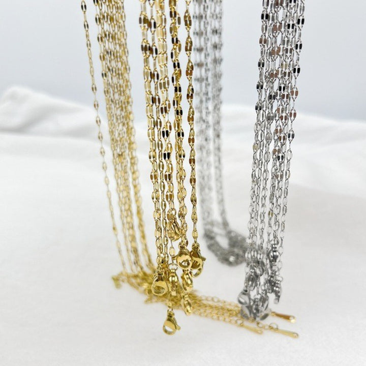 Elegant Interlaced Chain Necklace Stornfield