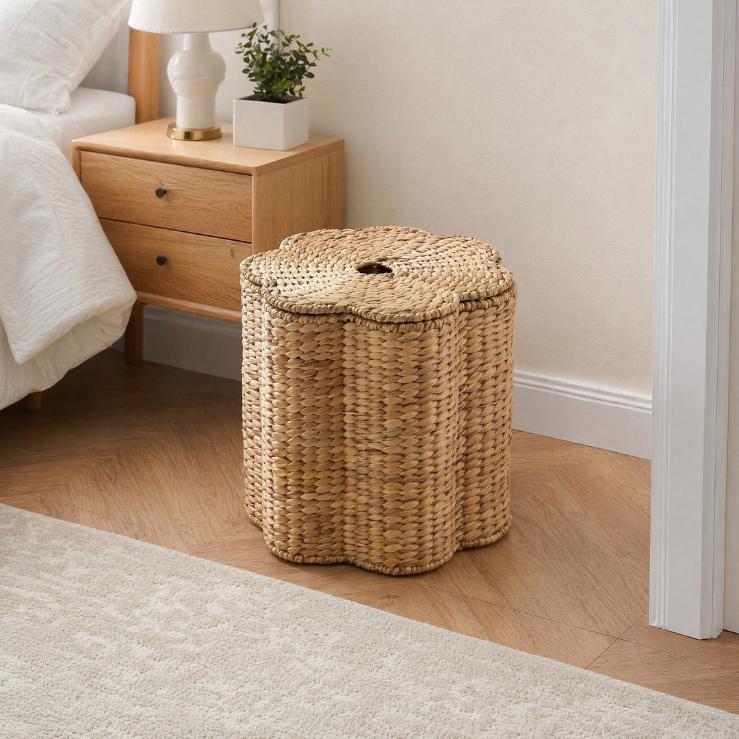 Chair made of braided natural material Stornfield