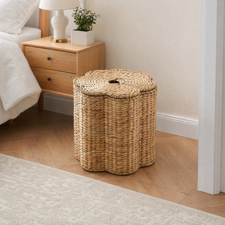 Chair made of braided natural material Stornfield