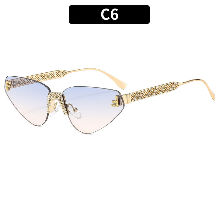 Fashion Cat-Eye Sunglasses with Decorative Golden Accent