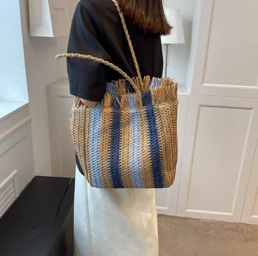 Braided beach bag with fringe details Stornfield