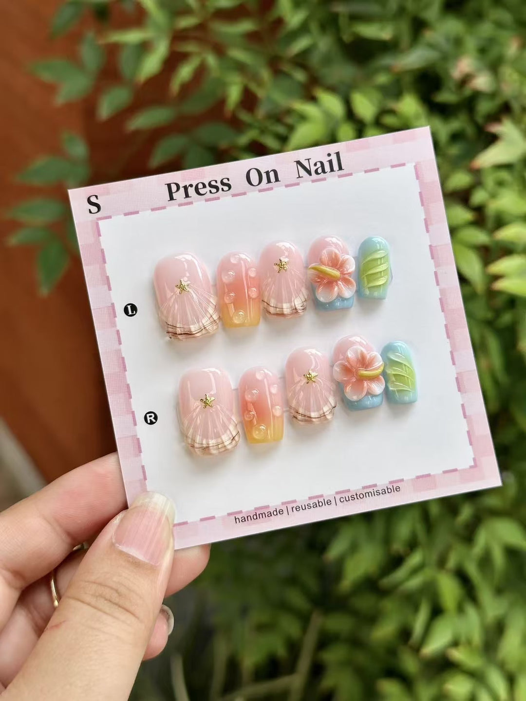 Decorative Handcrafted Press-On Nail Art Set with Beach-Inspired Designs