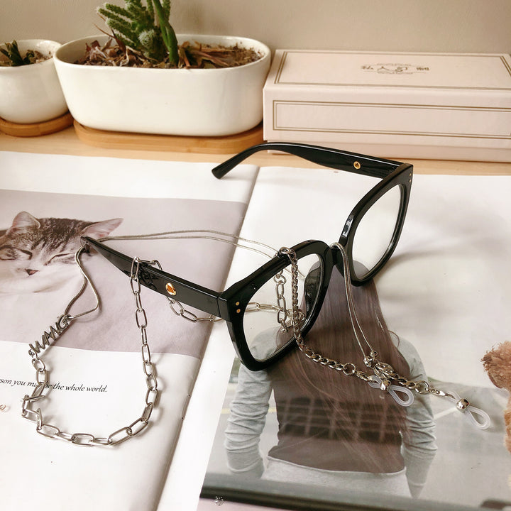 Versatile Chain Eyewear Holder Stornfield