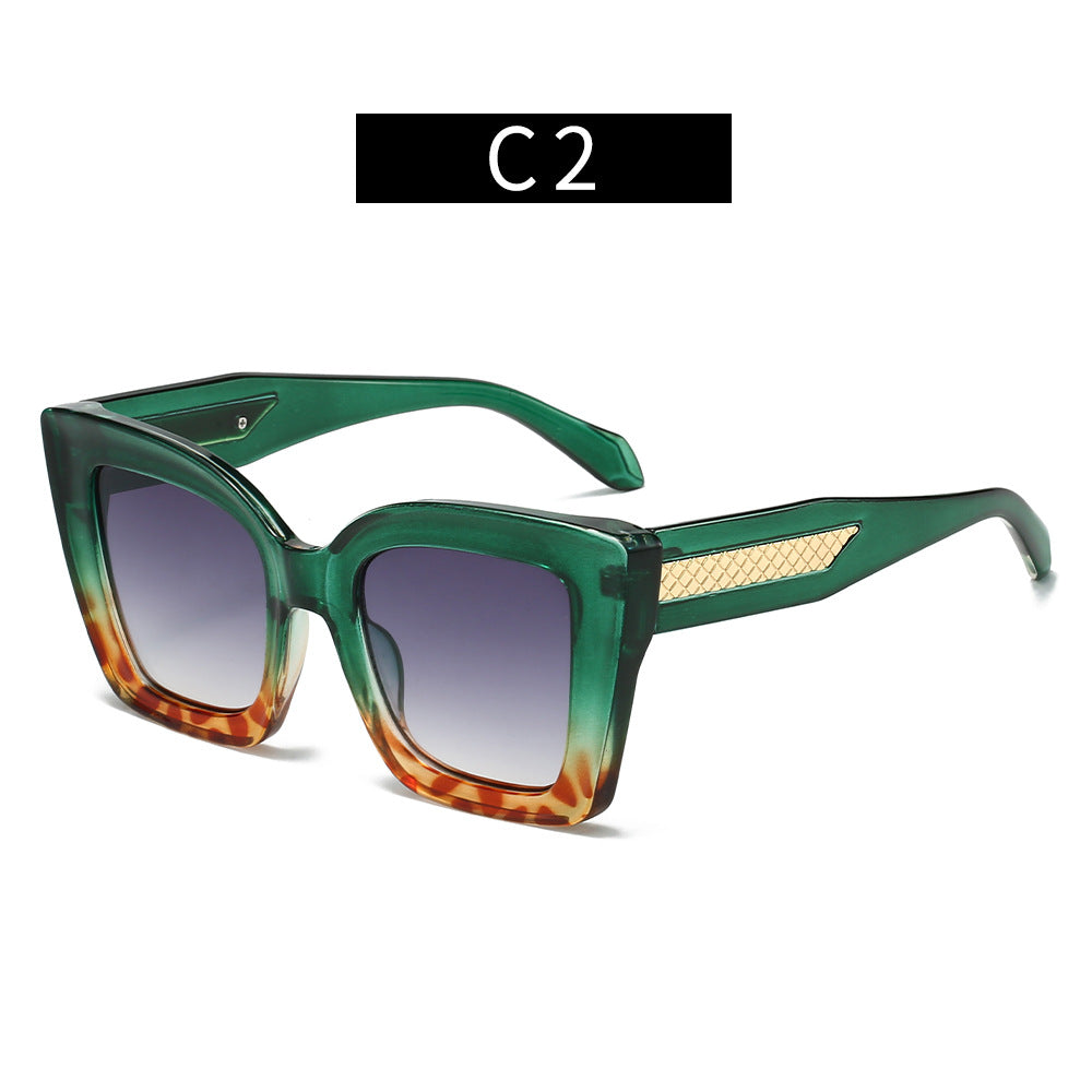Ladies elegant sunglasses with luxurious chain details Stornfield
