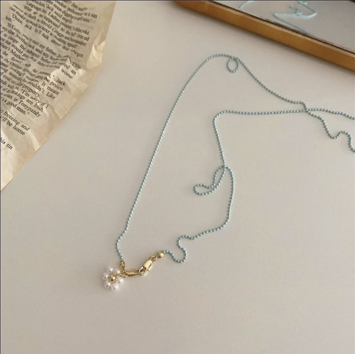 Eyewear chain with pearls and gold pendants Stornfield