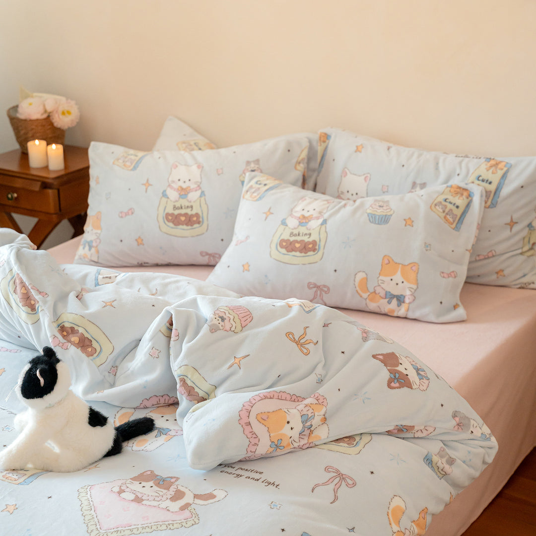 Children's bedding set made of cozy flannel with checked animal faces print and zipper