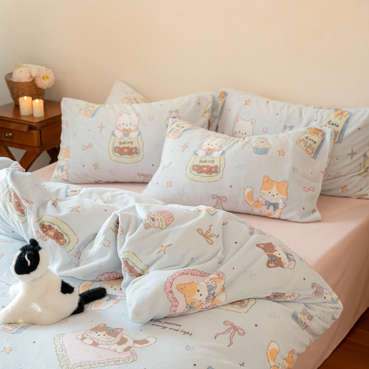 Children's bedding set made of cozy flannel with checked animal faces print and zipper