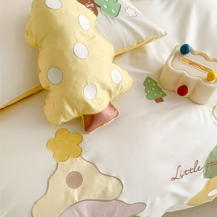 Children's bedding set with playful tree appliqués and soft pillowcases