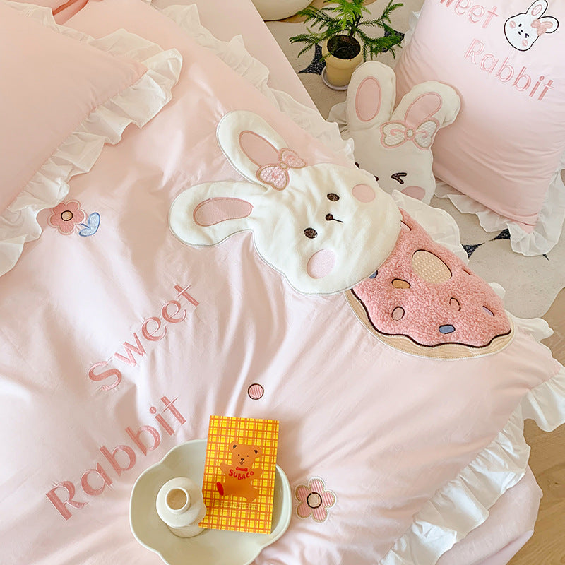 Children's bedding set with ruffles and appliquéd bunny motif