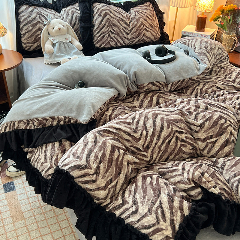 Floral Patterned Plush Comforter Set