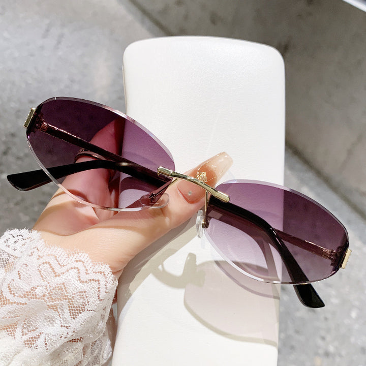 Ladies sunglasses in modern oval design with contrasting frame Stornfield