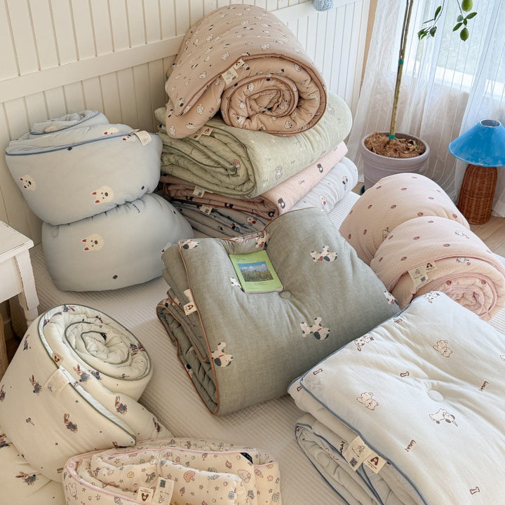 Quilted Cotton-Blend Light Comforter with Botanical Micro-Print and Contrast Piped Edge