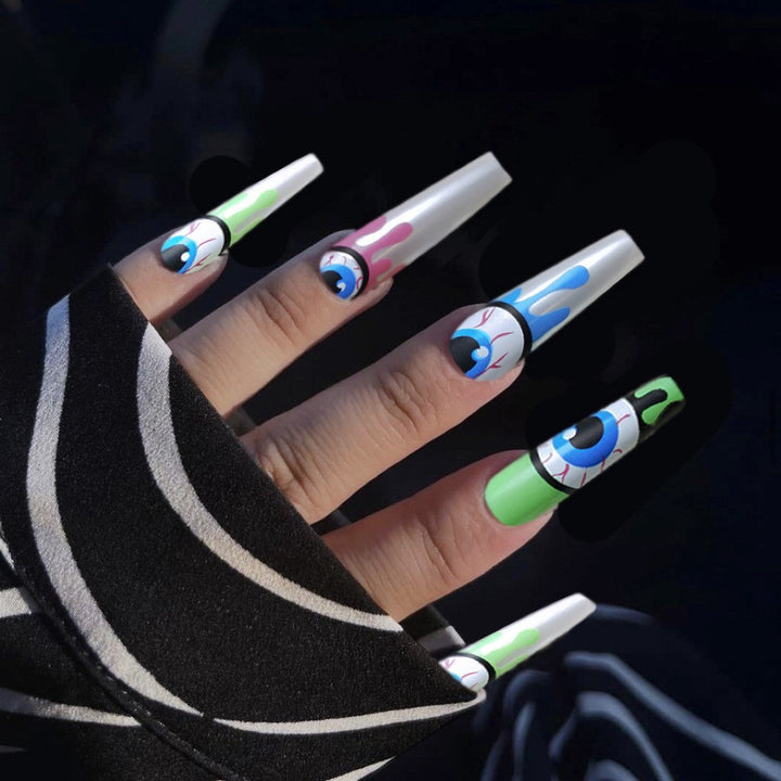 Holiday-Themed Press-On Nail Art Stornfield