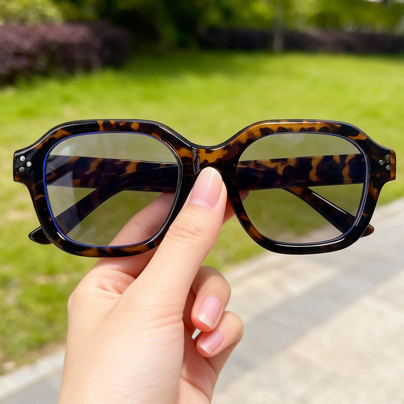 Elegant Oversized Square Frame Sunglasses Stornfield