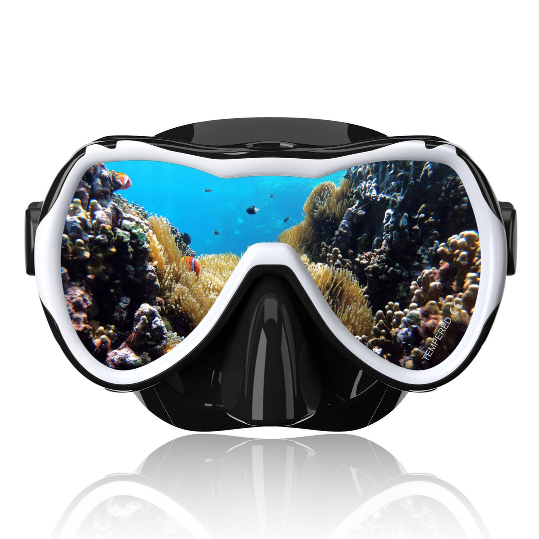 Diving mask with wide field of vision by Stornfield